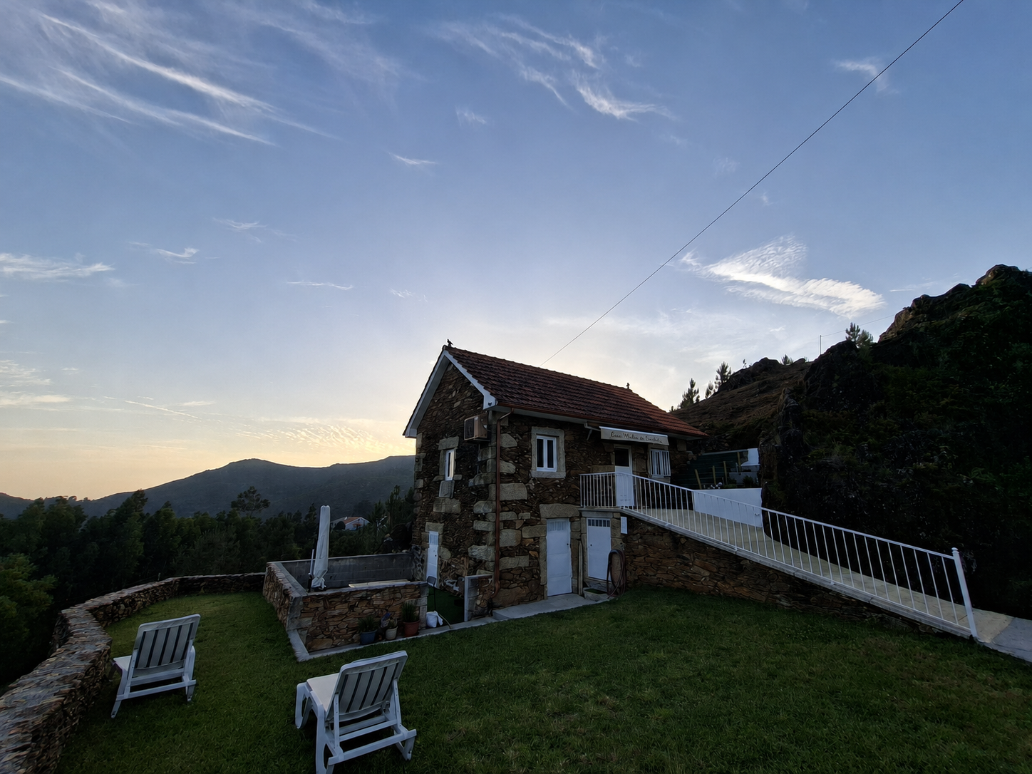 Exterior da Casa Velha do Castelo