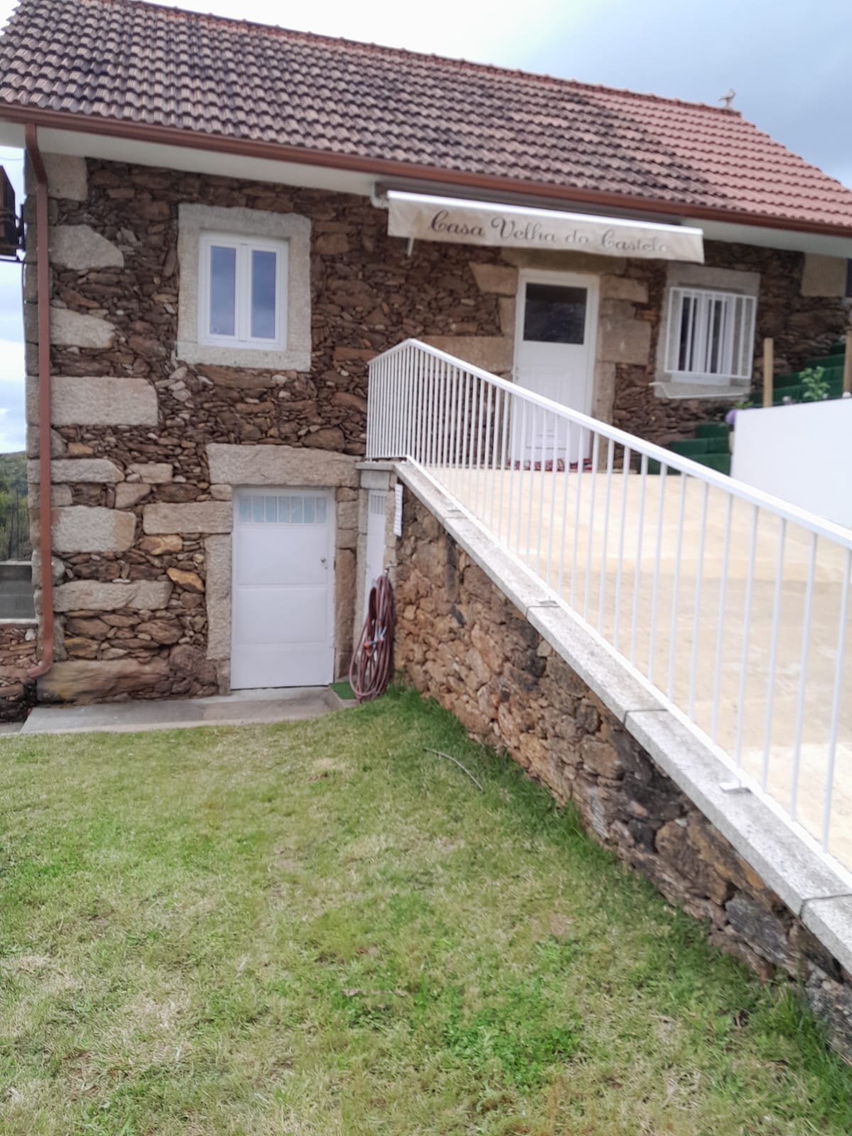 Exterior da Casa Velha do Castelo